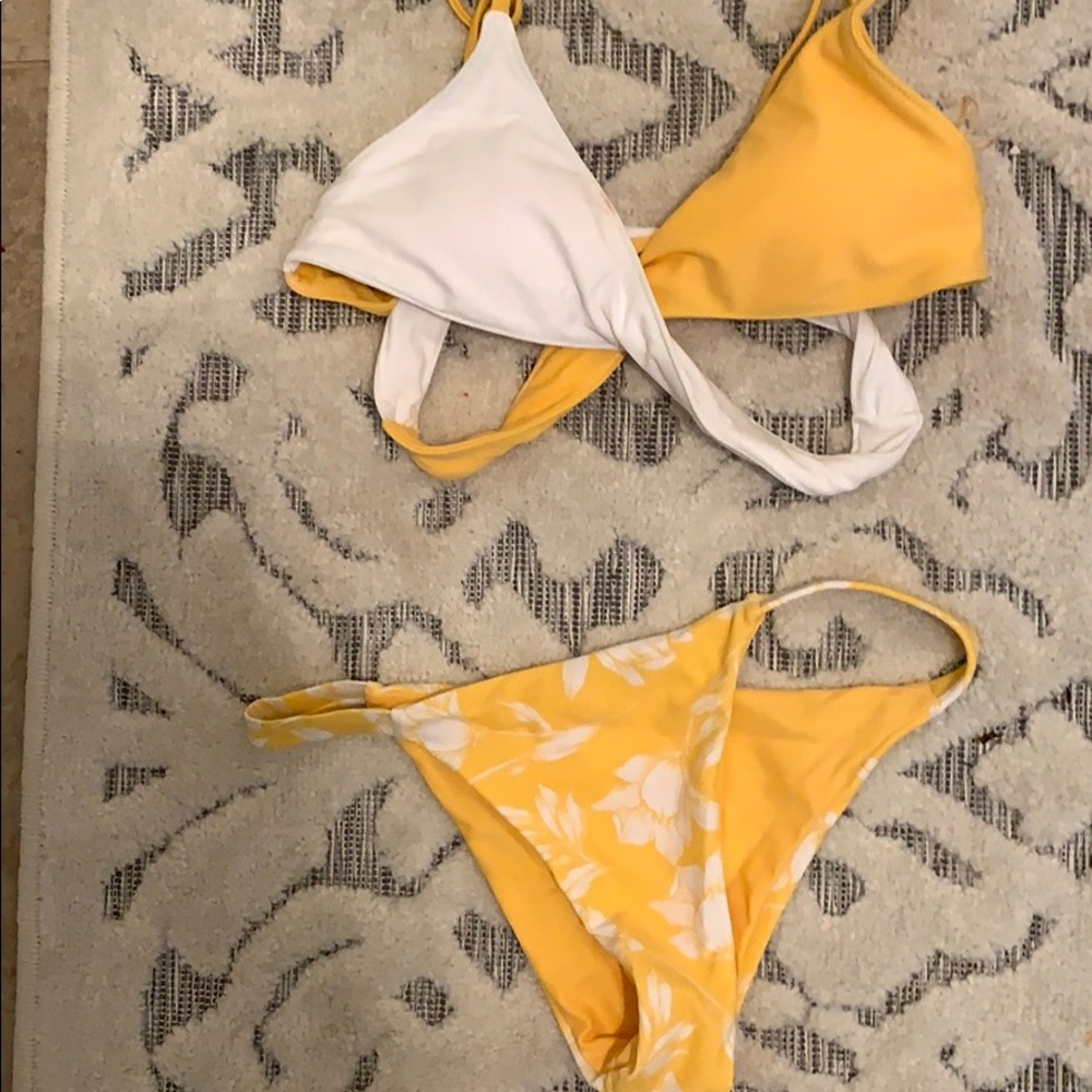 Bikini size small - Picture 2 of 3